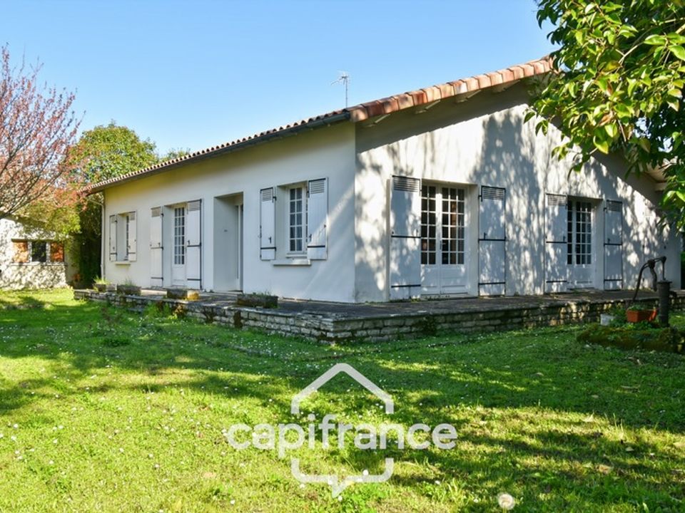 Villa a Saint-Jean-d'Angely, Charente-Maritime - foto 1