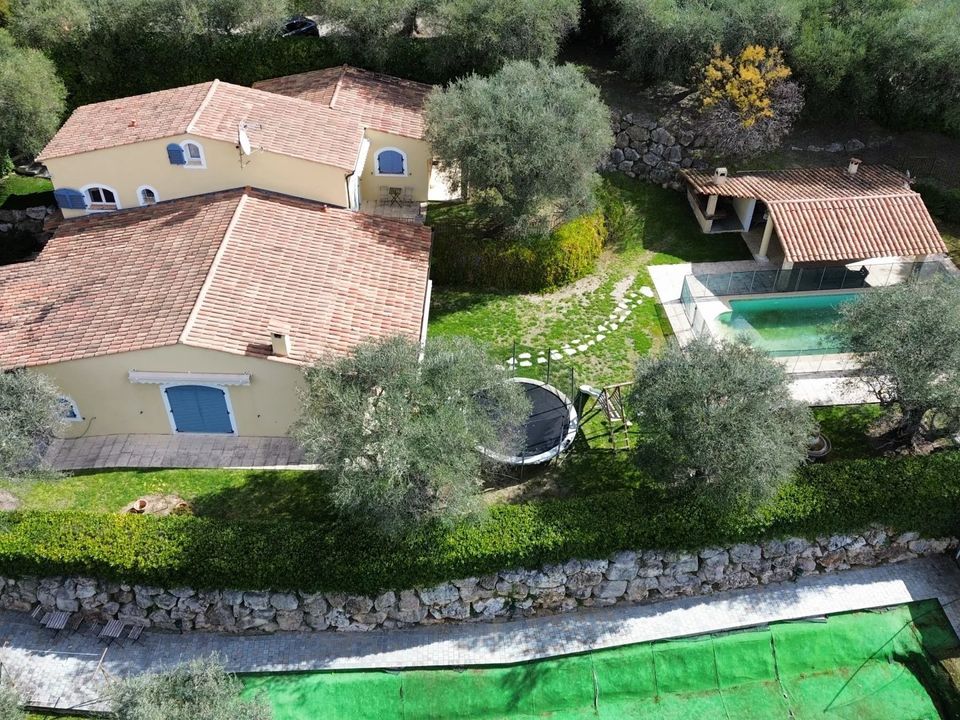 Villa in Contes, Alpes-Maritimes - foto 1