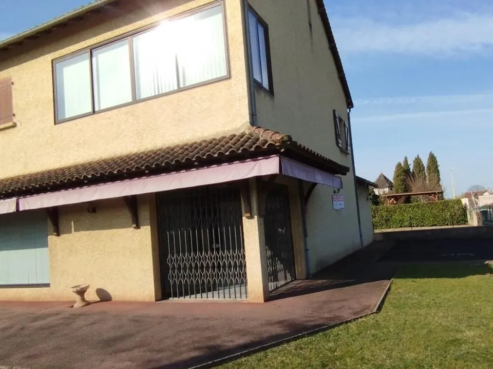 Erhvervsejendom i Biars-sur-Cere, Lot - foto 1