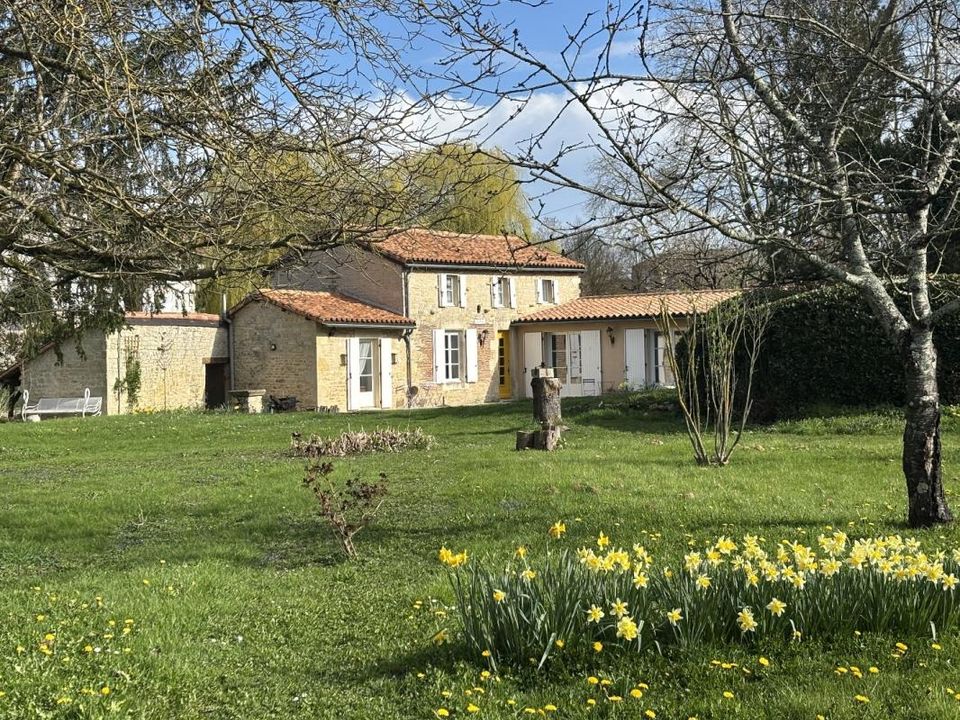 Villa i Ruffec, Charente - foto 1