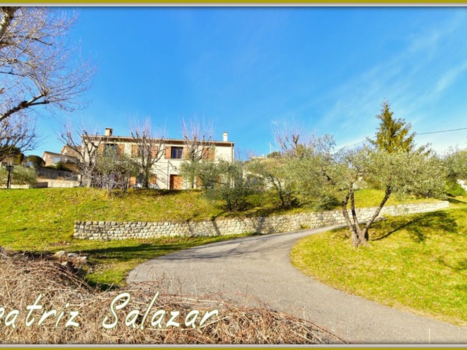 Villa i Digne-les-Bains, Alpes-de-Haute-Provence - foto 1