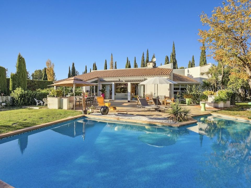 Villa i Bouc-Bel-Air, Bouches-du-Rhone - foto 1