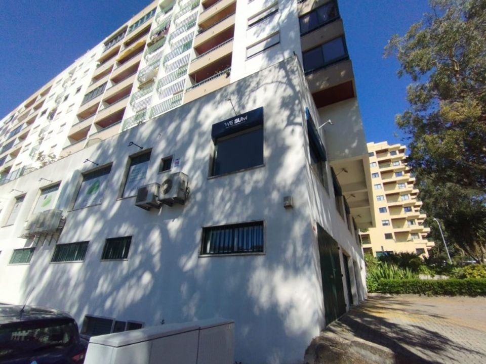 L'establiment comercial a Carnaxide, Lisbon - foto 2