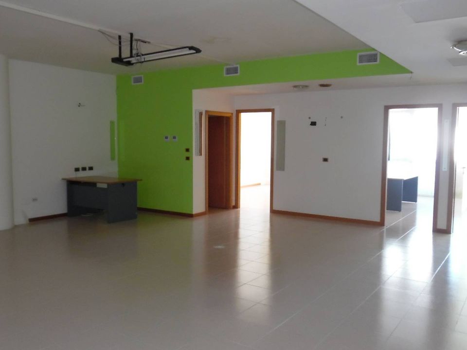 Propriedade comercial em San Benedetto Del Tronto, Ascoli Piceno - foto 1