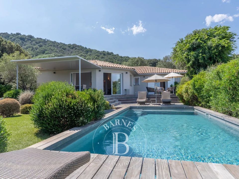 Villa in Porto-Vecchio, Corse-du-Sud - foto 1