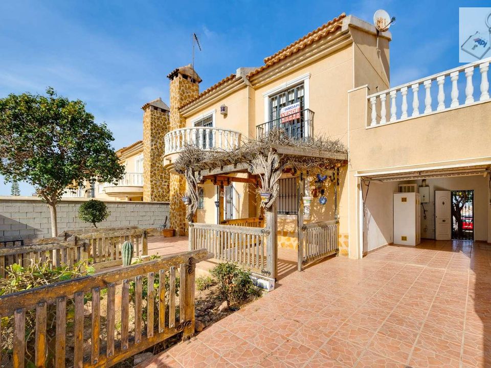 Villa i Torrevieja, Alicante - bilde 1