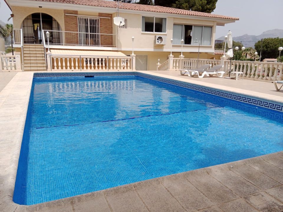 Villa i Alfaz del Pi, Alicante - foto 1