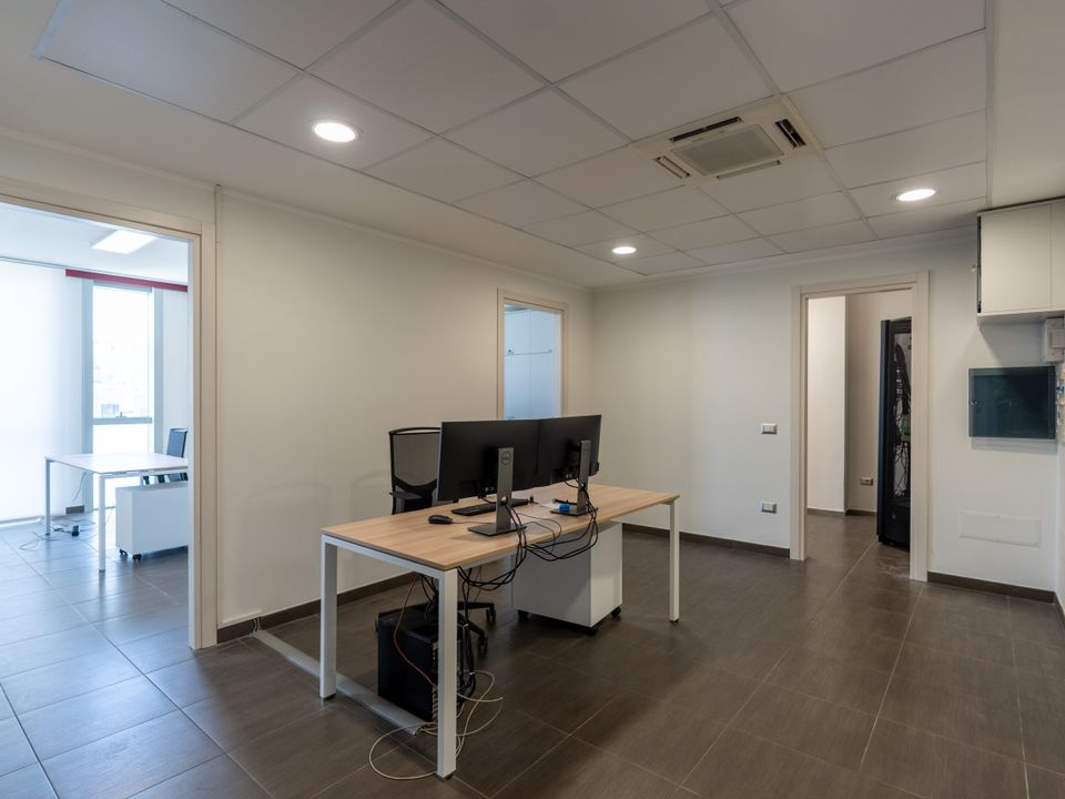 Commercial property in Lecce, Lecce - photo 3
