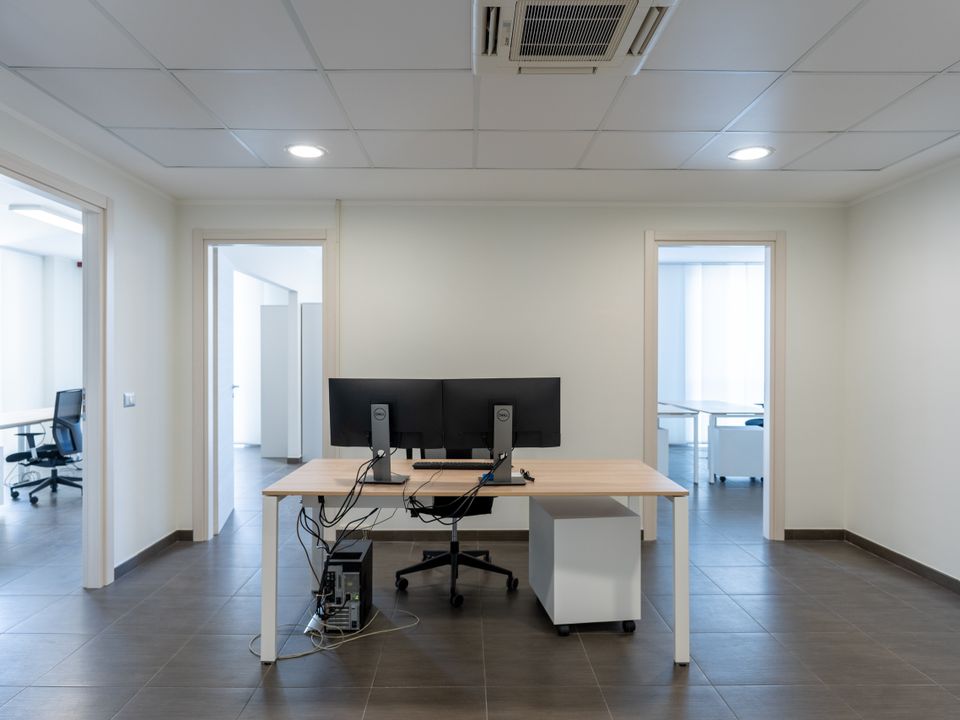 Commercial property in Lecce, Lecce - photo 4