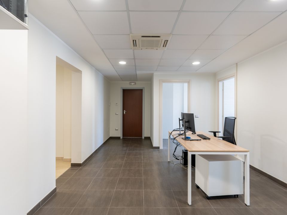 Commercial property in Lecce, Lecce - photo 5