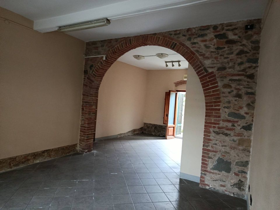 Erhvervsejendom i Altopascio, Lucca - foto 1