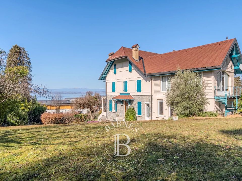 Landejendom i Evian-les-Bains, Haute-Savoie - foto 1