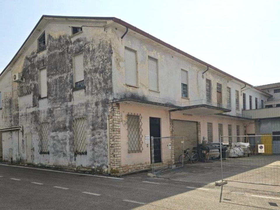 Erhvervsejendom i Carre, Vicenza - foto 1