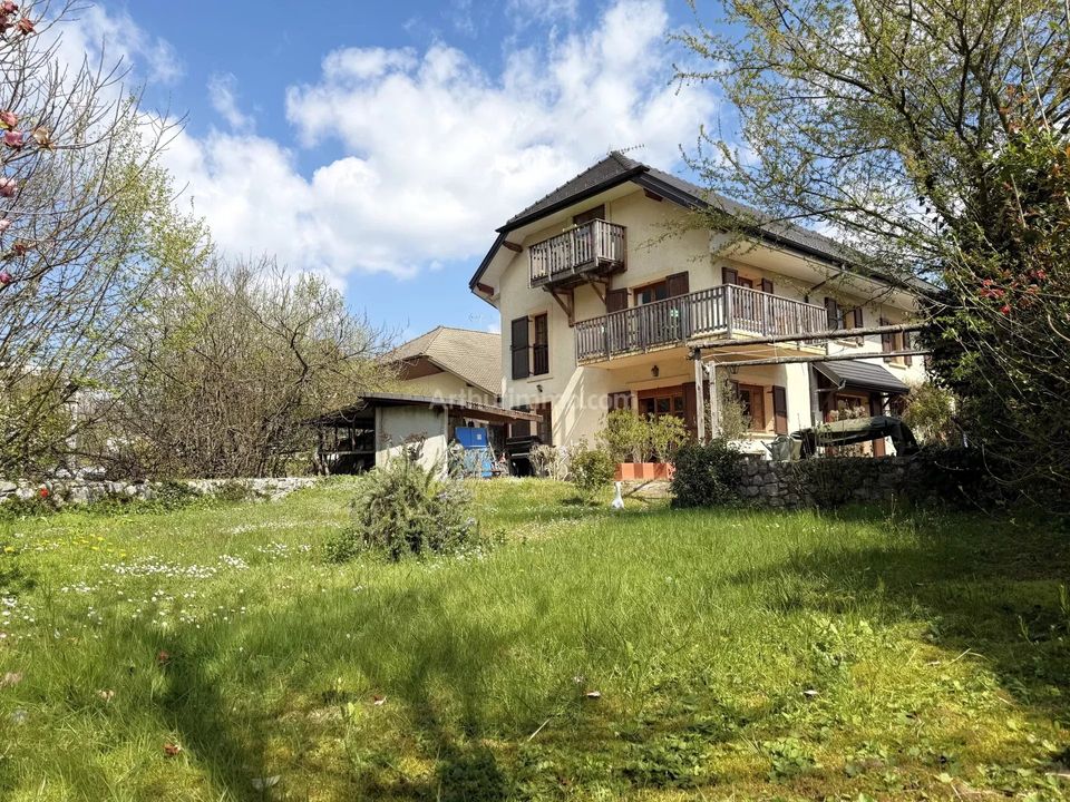 Villa in Le Bourget-du-Lac, Savoie - foto 1