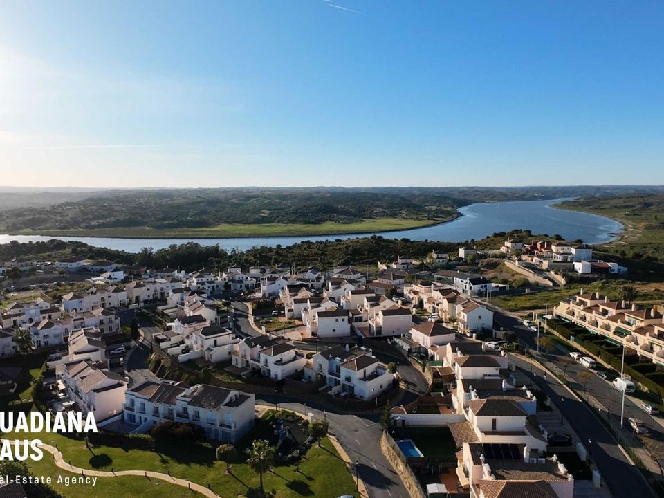 Casa adosada en Ayamonte, Huelva - foto 1