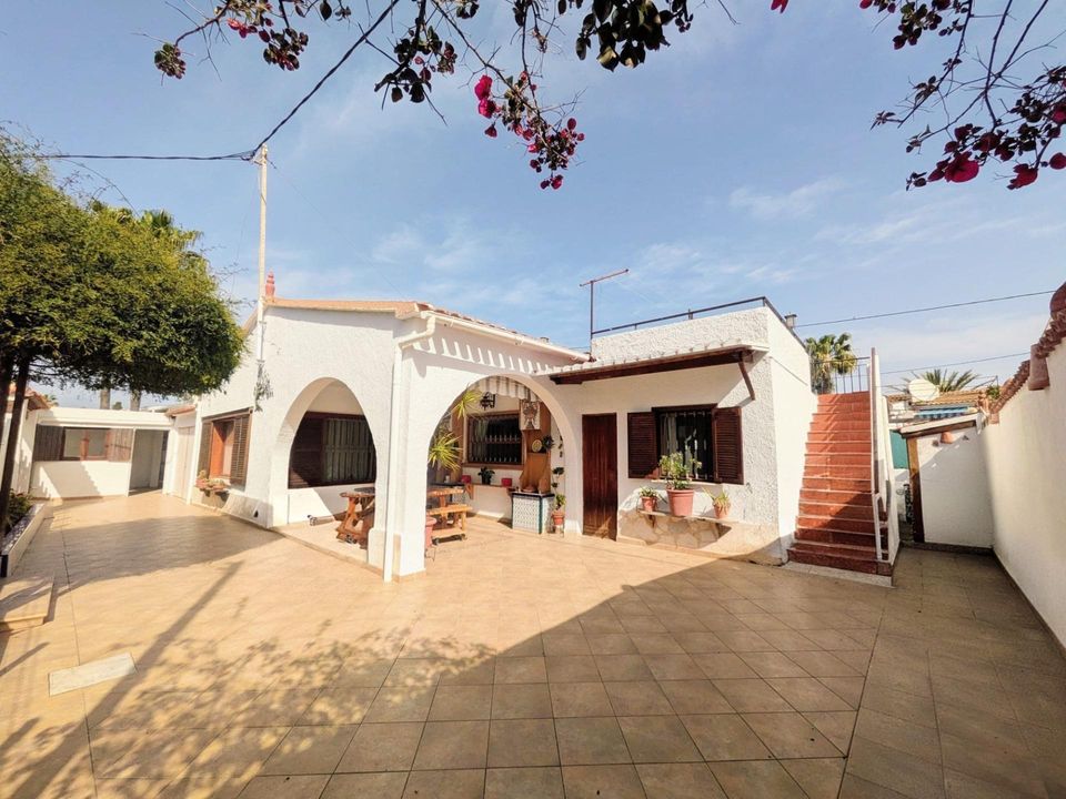 Villa i Alfaz del Pi, Alicante - foto 1