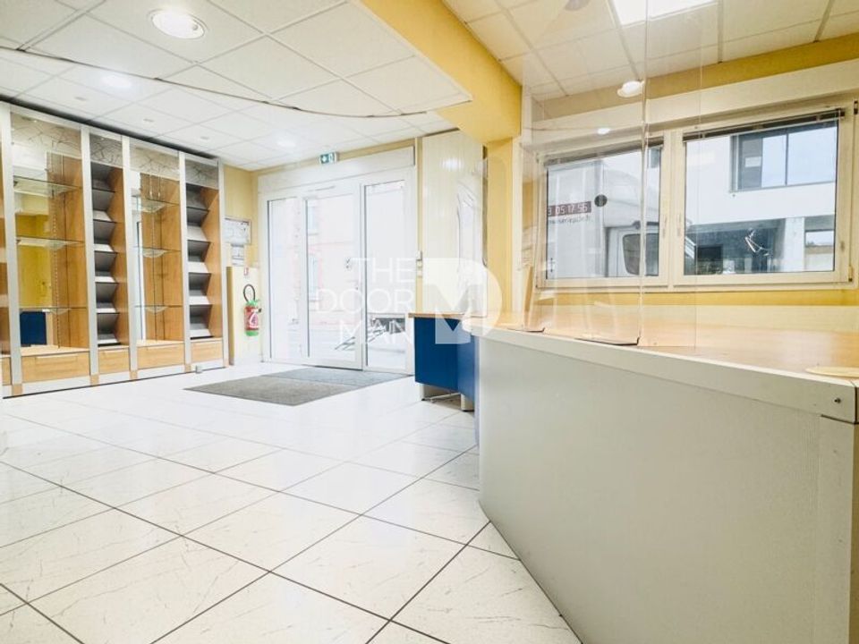 Erhvervsejendom i Laval, Mayenne - foto 1
