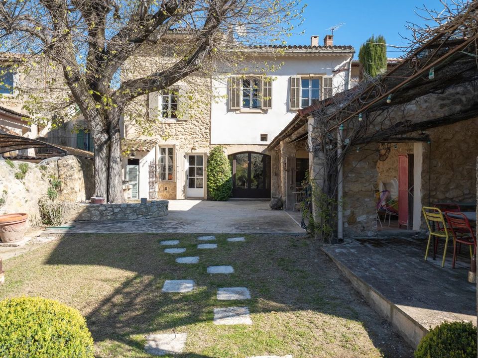 Villa i Alleins, Bouches-du-Rhone - foto 1