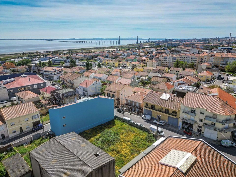Helårsgrund i Santa Iria de Azoia, Lisbon - foto 2