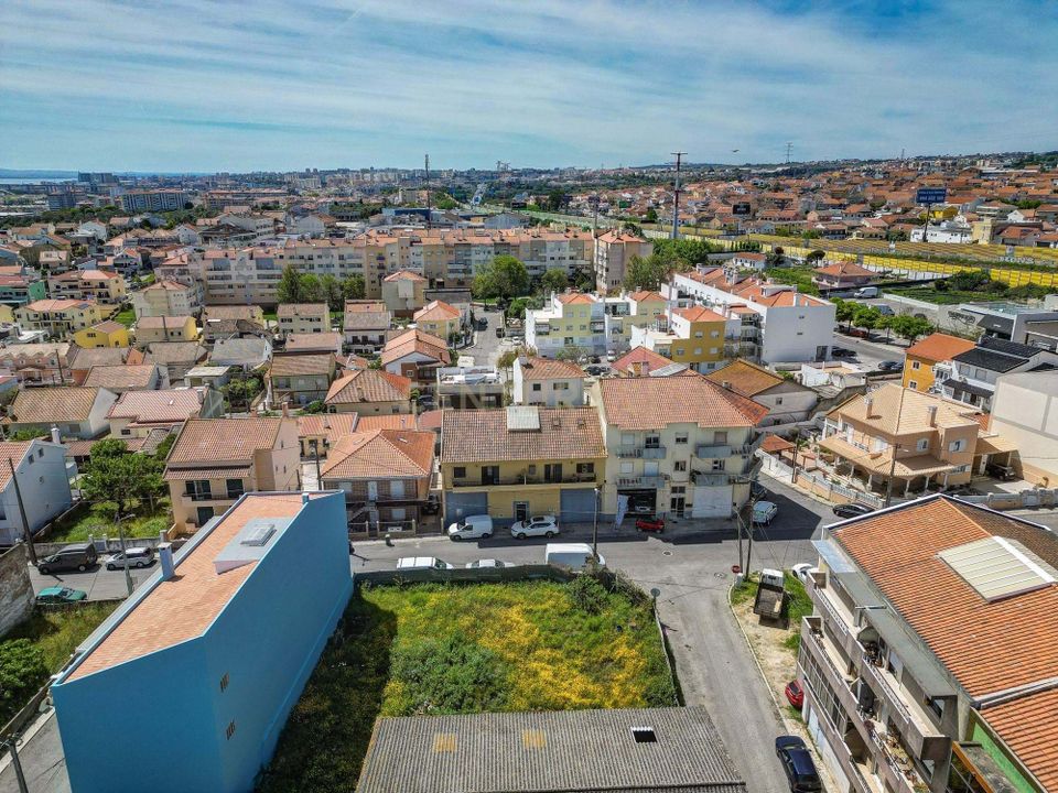 Helårsgrund i Santa Iria de Azoia, Lisbon - foto 1