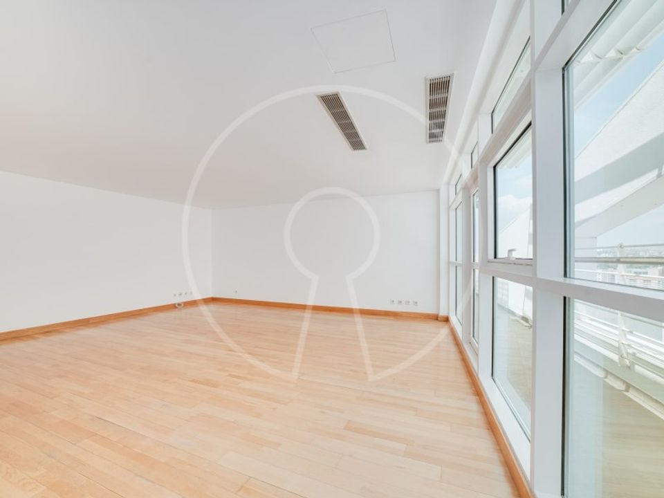 Apartment in Moscavide-Parque das Nacoes, Lisbon - photo 5