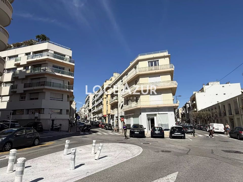 Erhvervsejendom i Antibes, Alpes-Maritimes - foto 1
