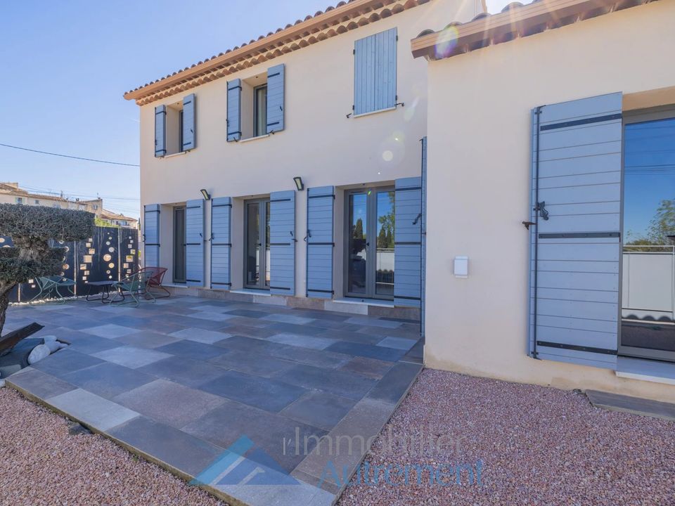 Villa i Bouc-Bel-Air, Bouches-du-Rhone - foto 1