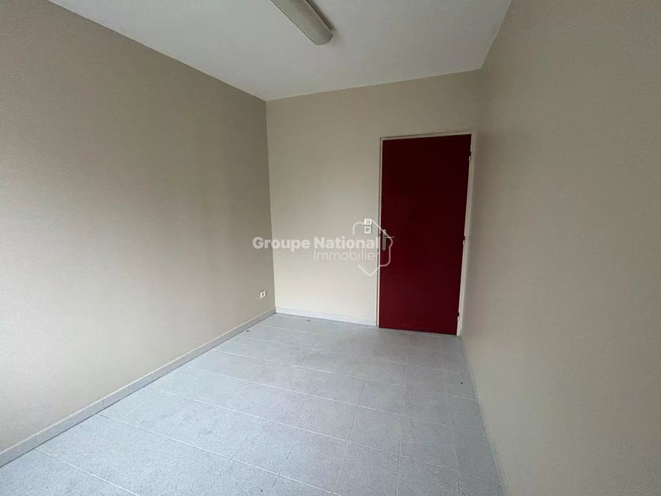 Commercial property in Pernes-les-Fontaines, Vaucluse - photo 2