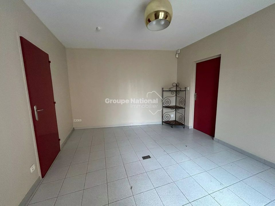 Commercial property in Pernes-les-Fontaines, Vaucluse - photo 4