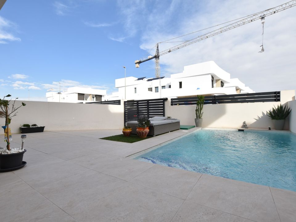 Villa in Los Montesinos, Alicante - photo 3