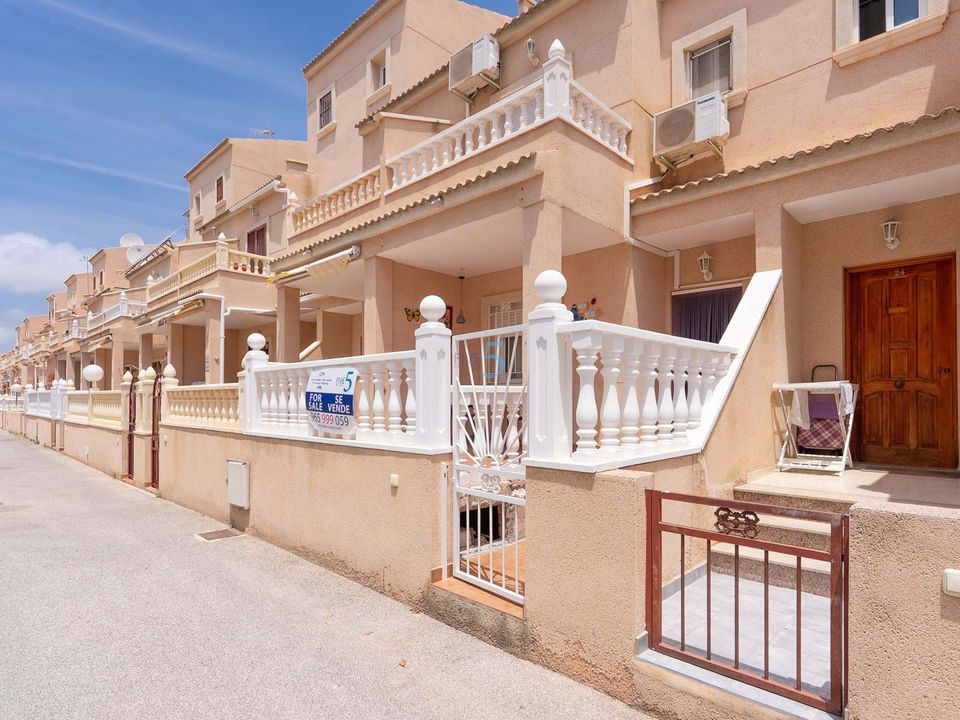 Byhus i Playa Flamenca, Alicante - foto 1
