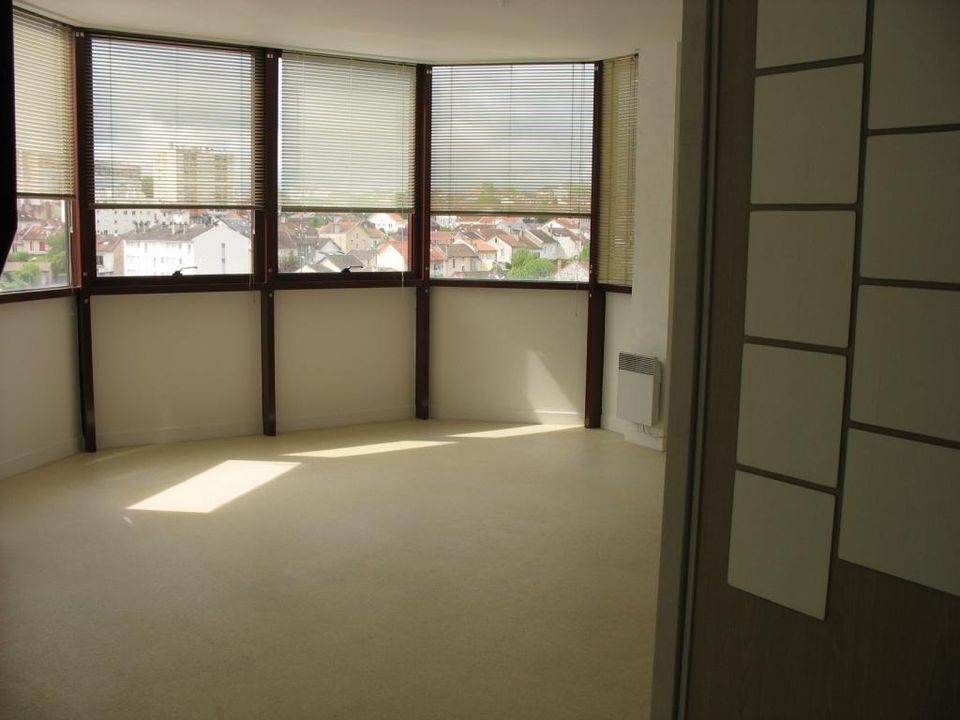 Apartment in Limoges, Haute-Vienne - photo 3