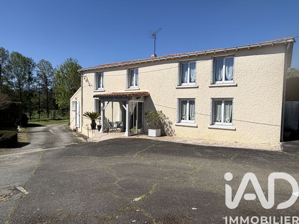 Casa de pueblo en Saint-Hilaire-de-Voust, Vendee - foto 1