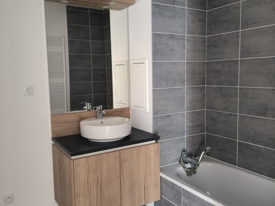 Apartment in Villefranche-sur-Saône, Rhone - photo 3