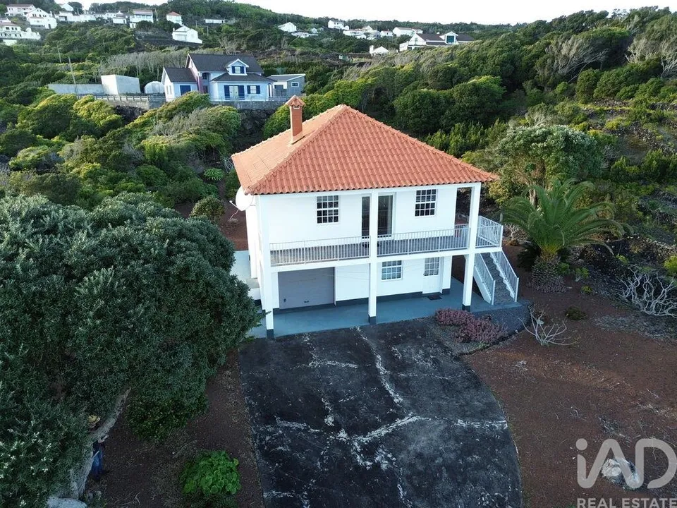 Casa de pueblo en Lajes do Pico, Pico - foto 1