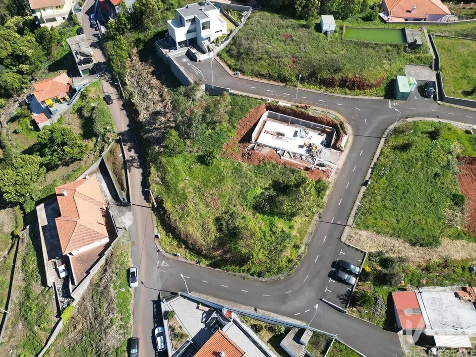 Helårsgrund i Santa Cruz, Madeira - foto 1