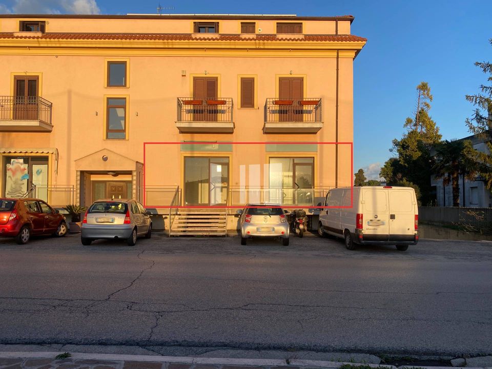 Erhvervsejendom i Giulianova, Teramo - foto 1