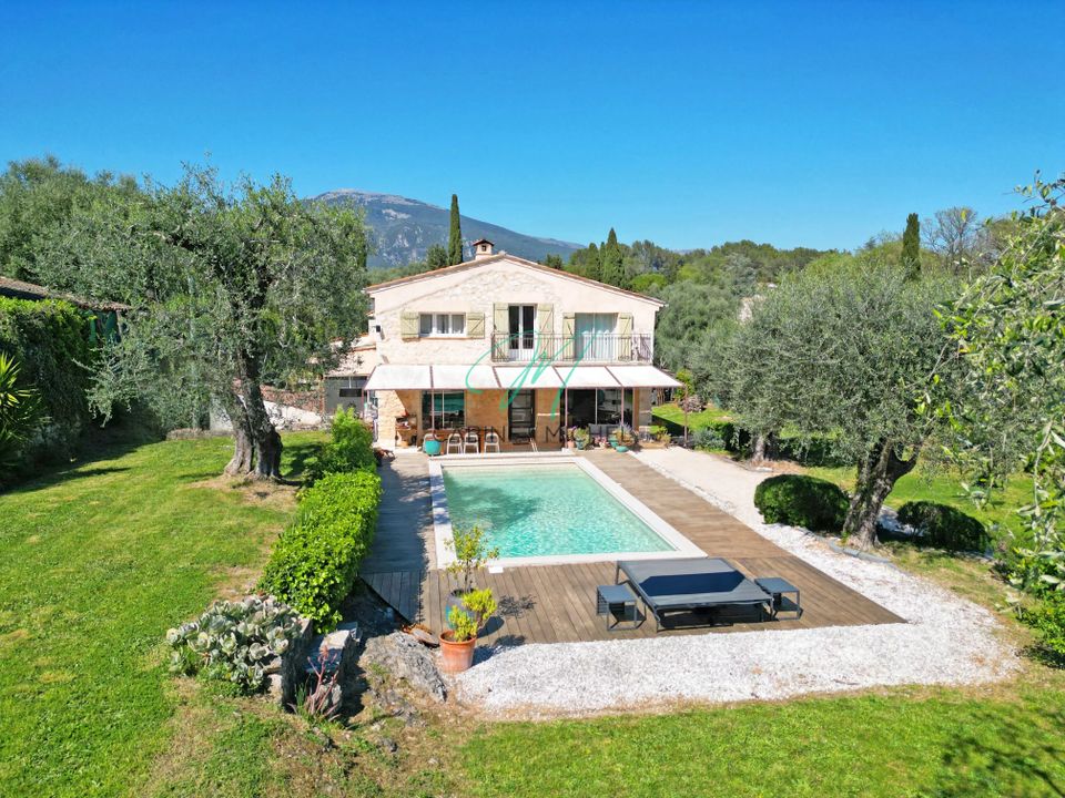 Villa i Le Rouret, Alpes-Maritimes - foto 1
