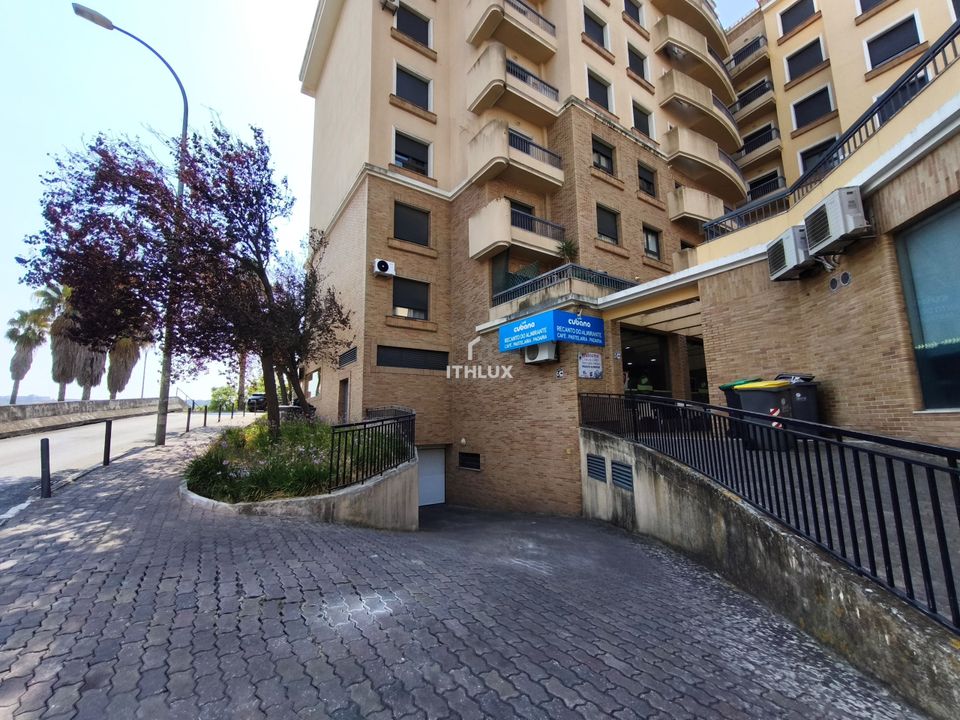 Erhvervsejendom i Loures, Lisbon - foto 1