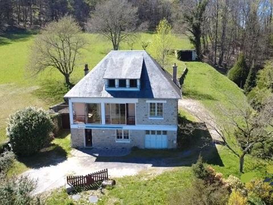 Casa de pueblo en Treignac, Correze - foto 1