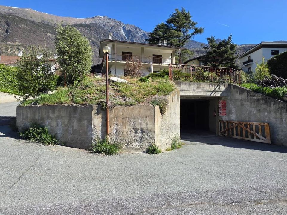 Parkeringsplads i Saint Vincent, Aosta Valley - foto 1