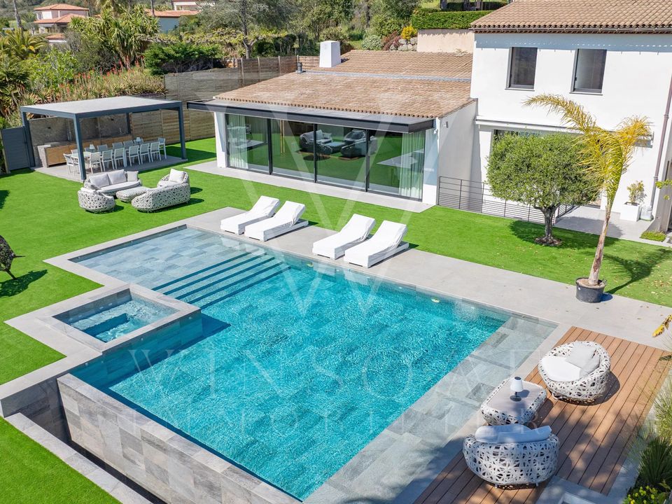 Villa i Villeneuve-Loubet, Alpes-Maritimes - foto 1