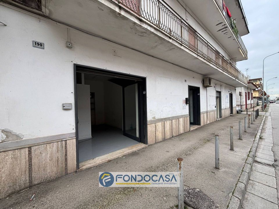 Erhvervsejendom i Sant'Antimo, Naples - foto 1