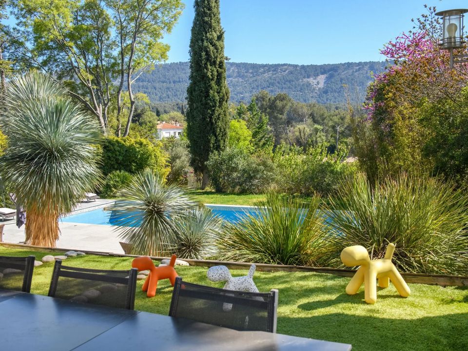 Villa i Aubagne en Provence, Bouches-du-Rhone - foto 2