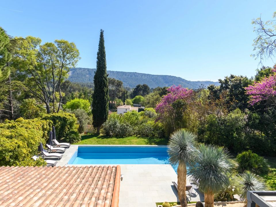 Villa i Aubagne en Provence, Bouches-du-Rhone - foto 3