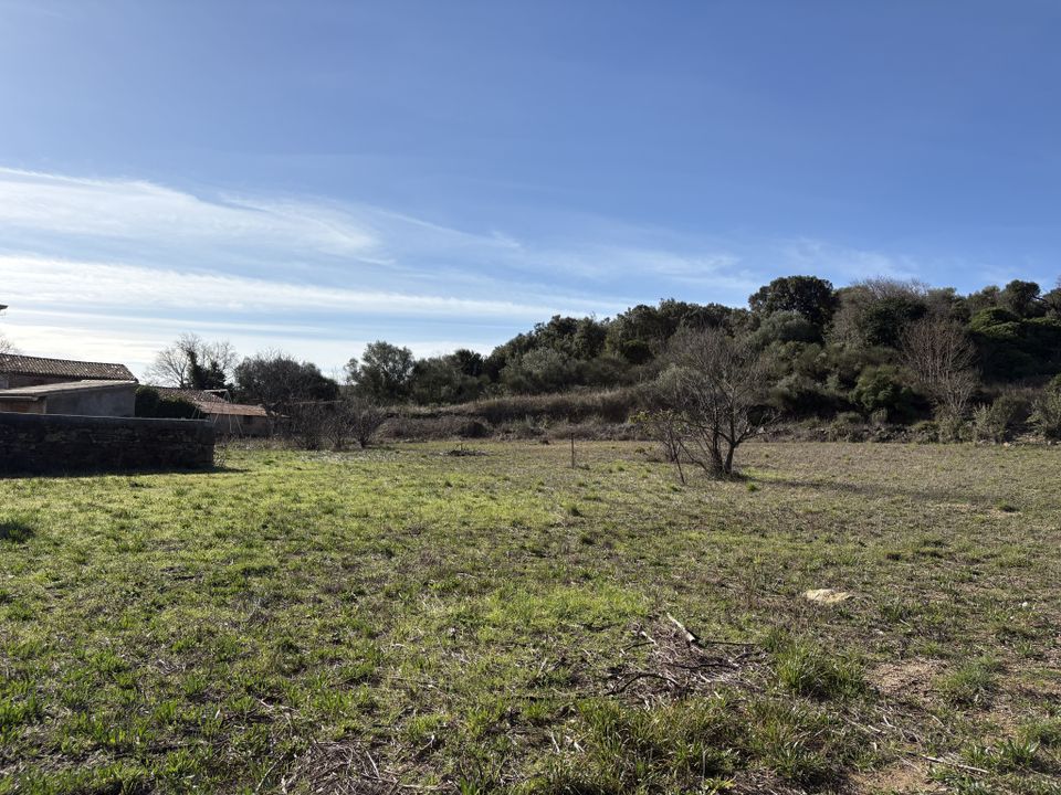 Helårsgrund i Fouzilhon, Herault - foto 1