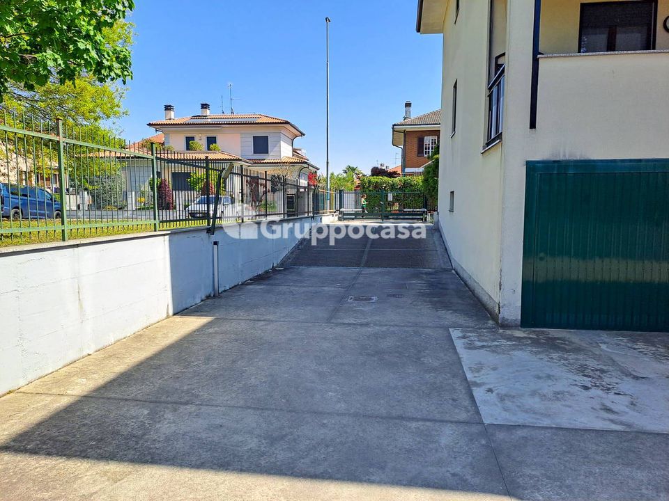 Parkeringsplads i Magenta, Milan - foto 2