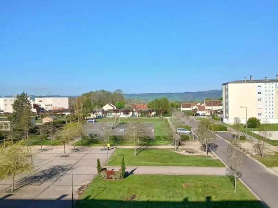 Apartment in Avallon, Yonne - photo 3