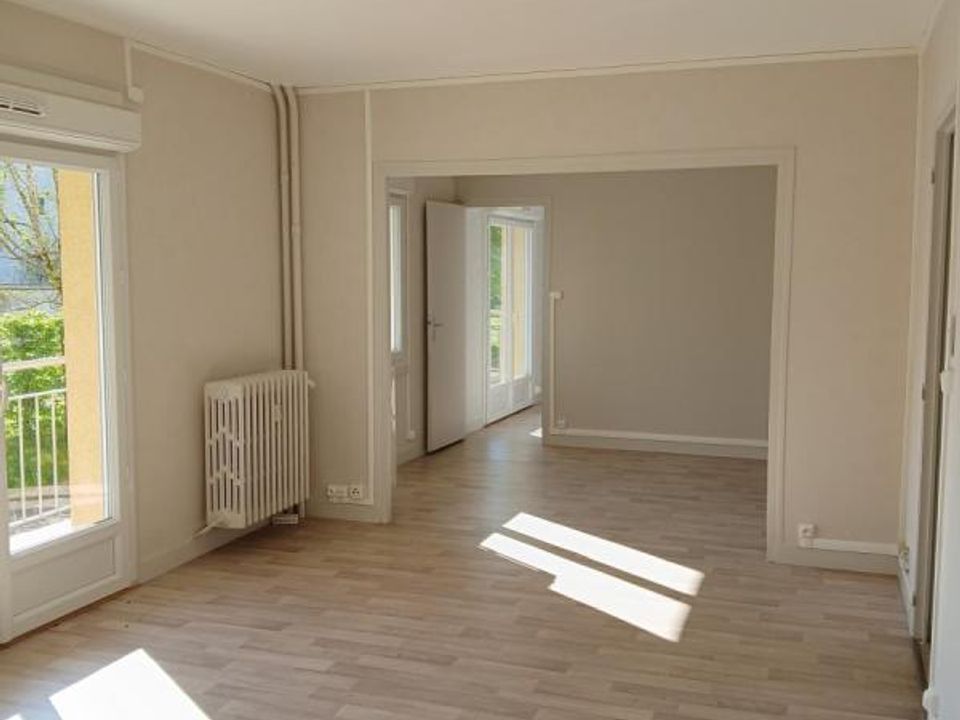 Apartment in Avallon, Yonne - photo 2