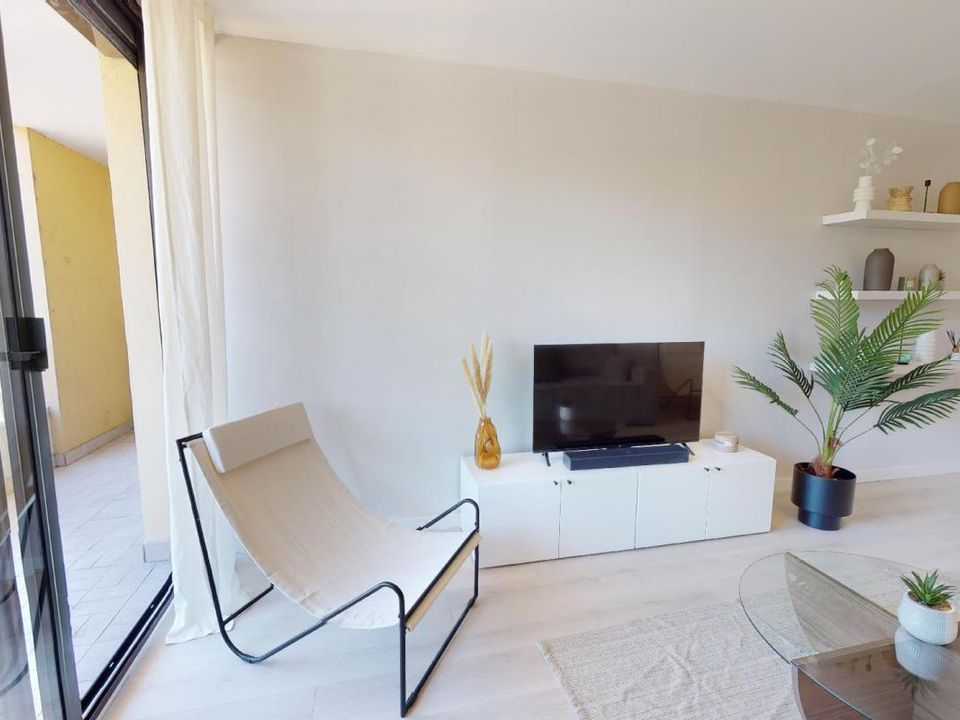 Apartment in Montpellier, Herault - photo 2